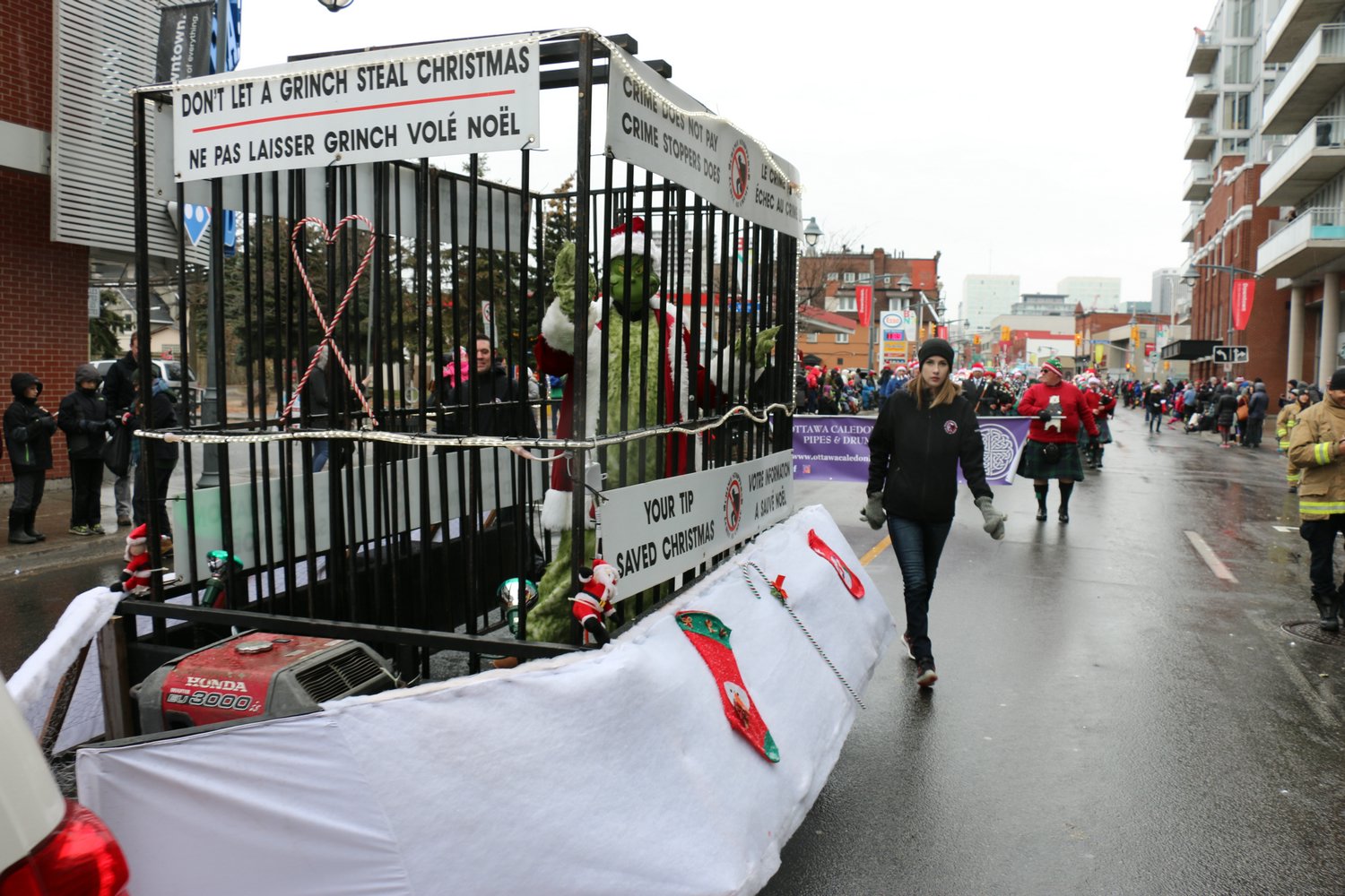 Help Santa Toy Parade